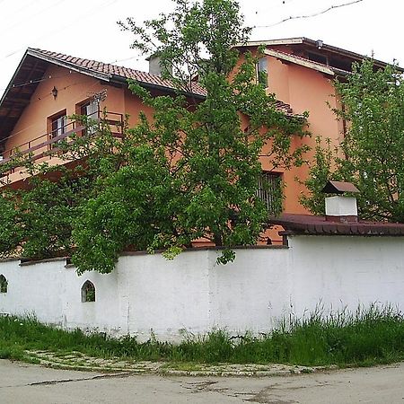 Hadjibulevata Guest House Kovachevtsi Bagian luar foto