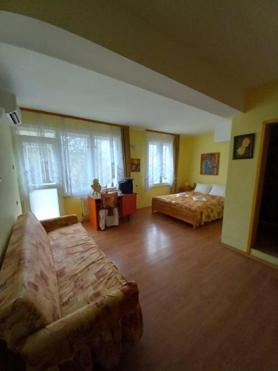 Hadjibulevata Guest House Kovachevtsi Bagian luar foto