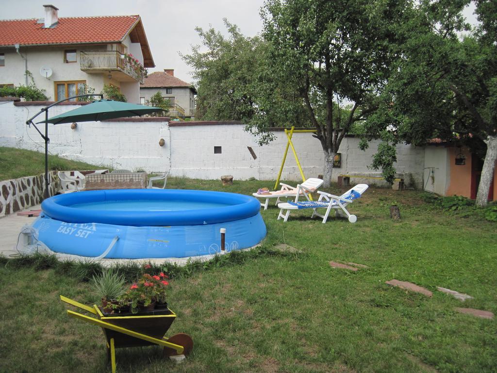 Hadjibulevata Guest House Kovachevtsi Bagian luar foto