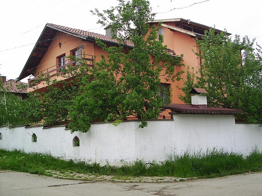 Hadjibulevata Guest House Kovachevtsi Bagian luar foto