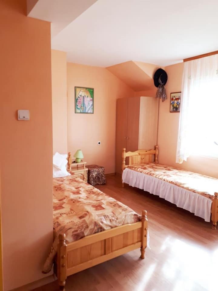Hadjibulevata Guest House Kovachevtsi Bagian luar foto