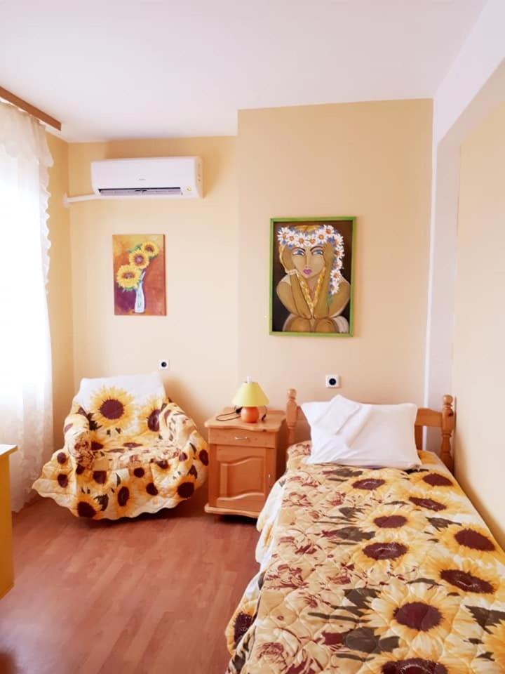 Hadjibulevata Guest House Kovachevtsi Bagian luar foto